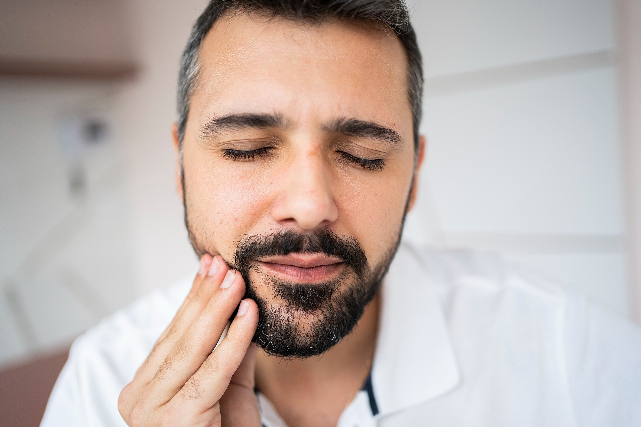 Dor na mandíbula: entenda todas as causas e fatores