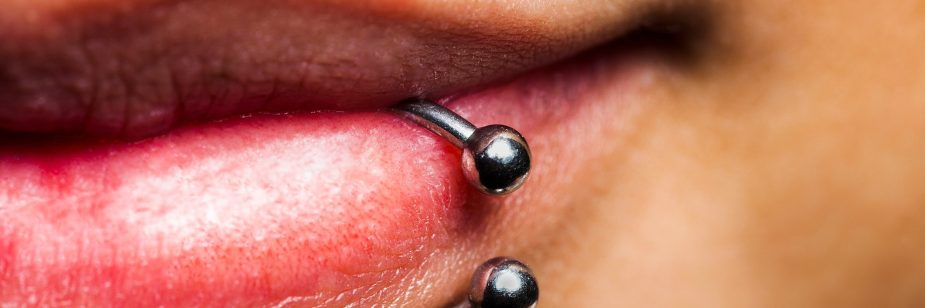 Como Cuidar do seu Piercing no Lábio: 14 Passos